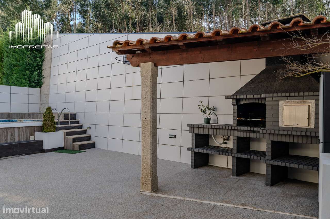 Moradia T4 de Luxo com Piscina numa das Melhores Zonas de Braga!-16