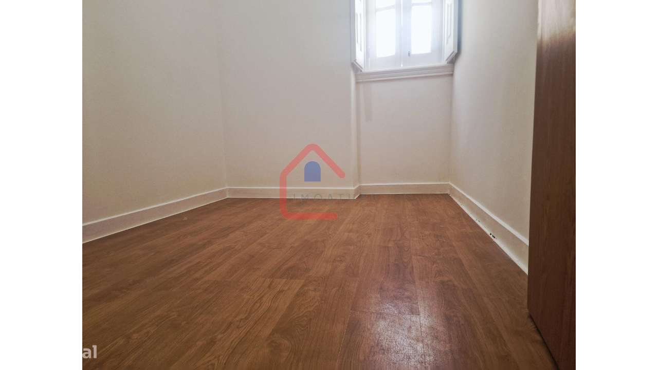 Apartamento T4 em Mercês-10