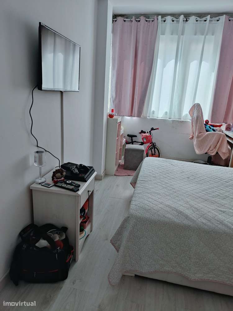 T3 com 2 casas de banho e boas acessibilidades-9