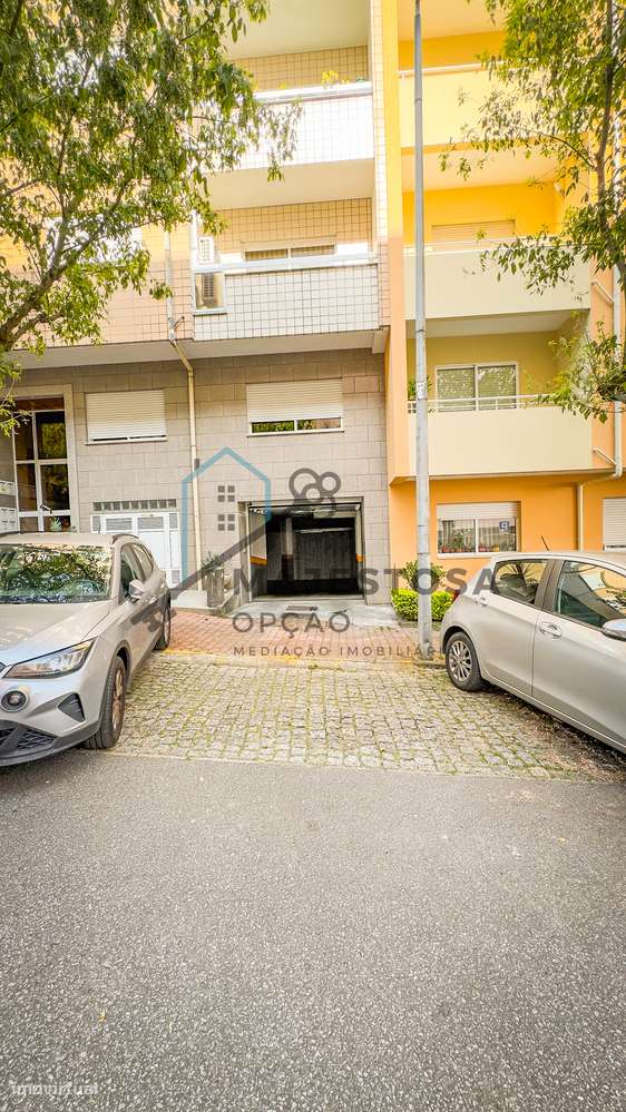 Apartamento T3 no Último Andar com Garagem — Gualtar (Braga)-33