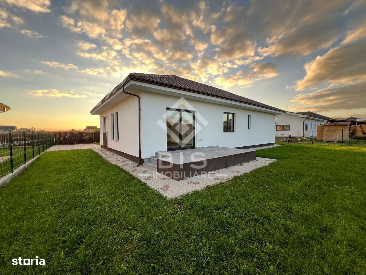Case moderne de vânzare – 143 mp utili, teren 7 ari | Zona Unirea - Imagine principală: 4/20