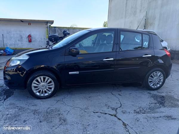 Renault Clio 1.2 16V Confort - 12