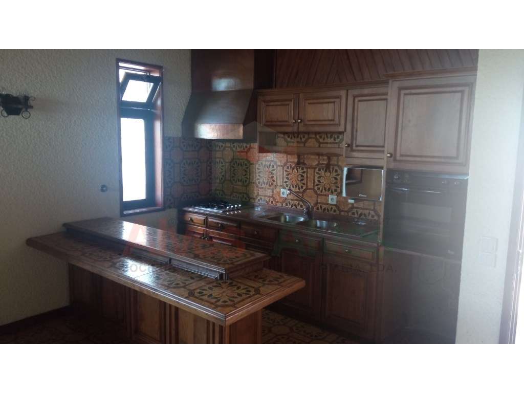 Moradia T5 de 4 frentes em Folgosa, Maia-7