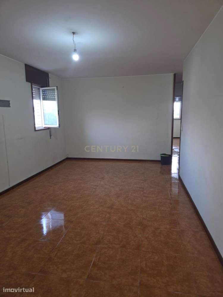 T2 com Grande Potencial na Póvoa de Varzim e Excelente Preço-28