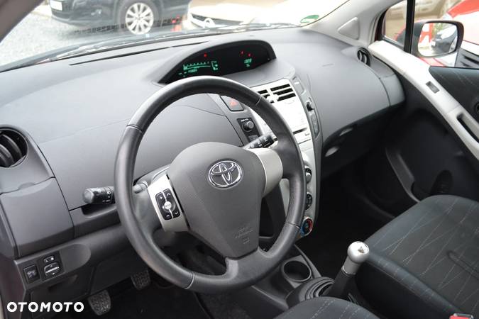 Toyota Yaris 1.3 VVT-i Sol - 21