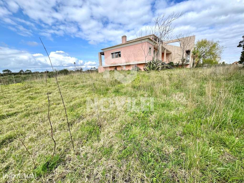 Moradia isolada T3 de cave e rés do chão próxima da Nazaré. - Grande imagem: 3/30