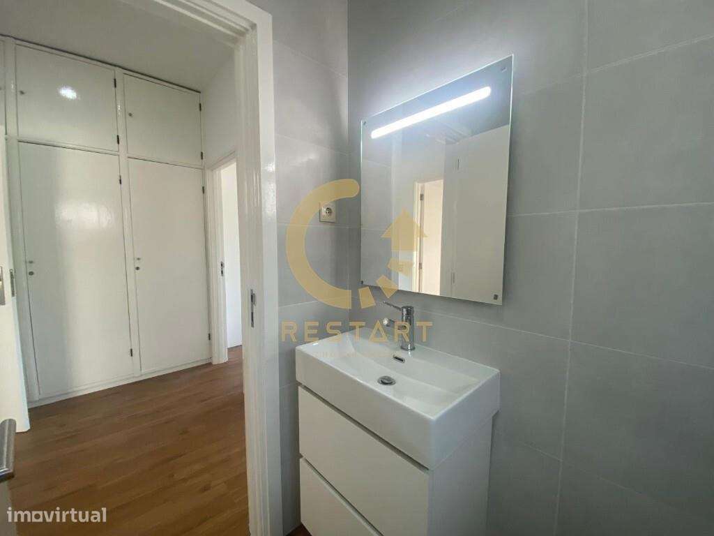 T3 em Águas Santas com 3 frentes, totalmente renovado com muita lumino-19