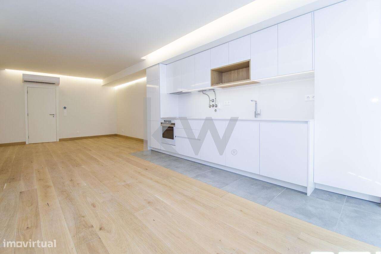 Apartamento T2 de áreas generosas em Venda no Largo do Chanceler, Alfa - Grande imagem: 4/42