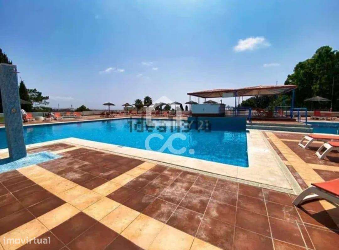 Apartamento TO convertido a T1 em condomínio fechado com 3 piscinas, c-11