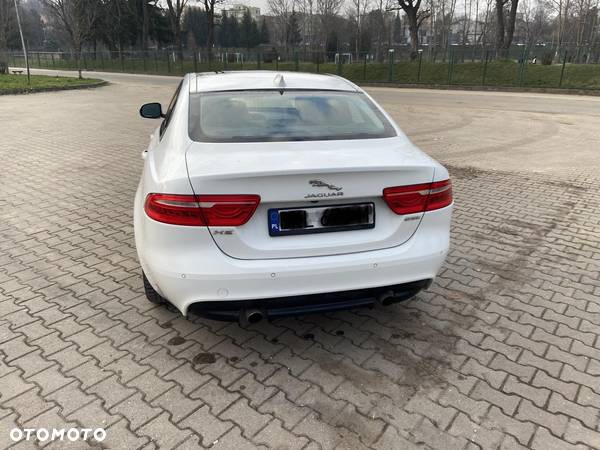 Jaguar XE 2.0 T Prestige - 6