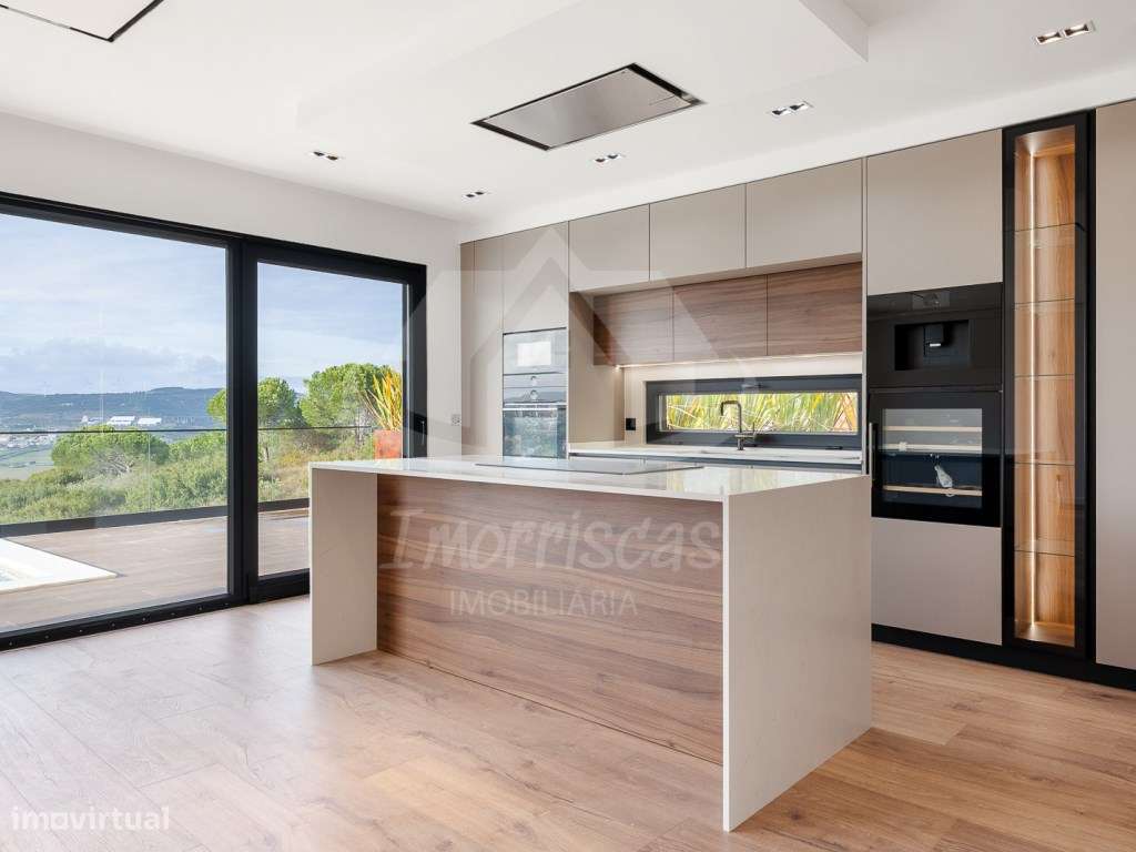 Moradia T4 com piscina e vista panorâmica em São João da Talha-4