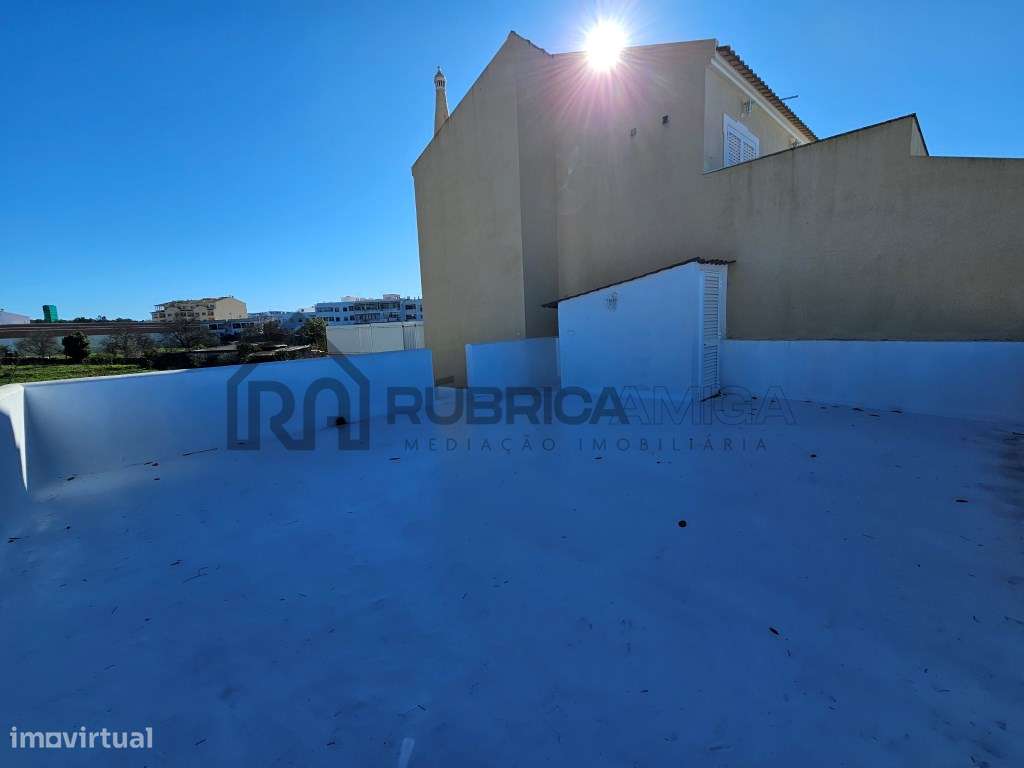 Moradia V2 em Loulé renovada com terraço e logradouro-34