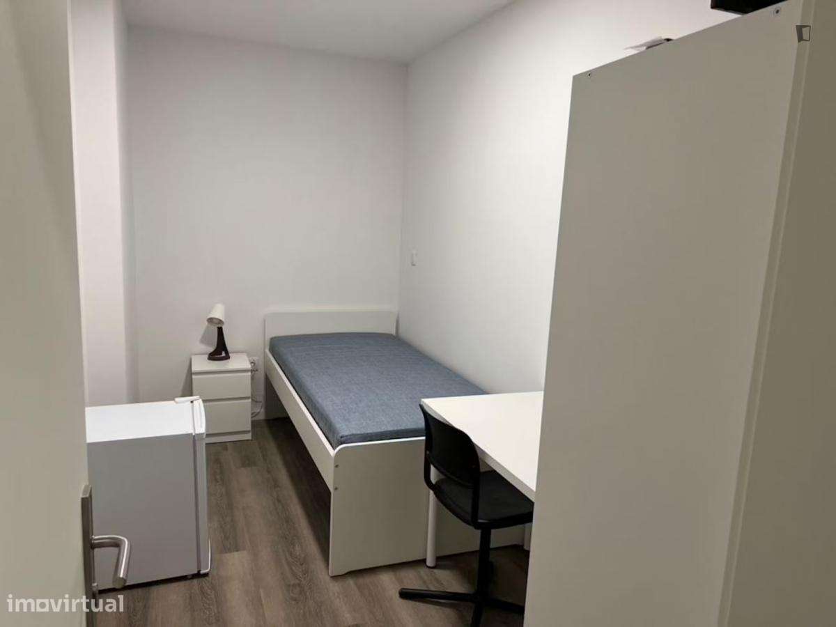 Quarto - localizado em Campanhã Porto - Grande imagem: 2/9