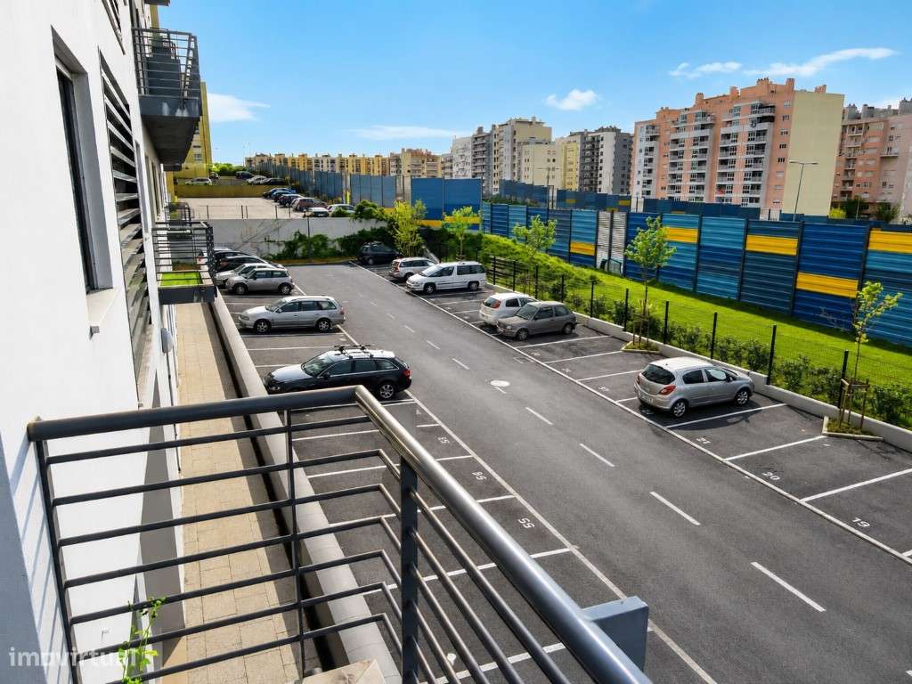 excelente apartamento T2 com Estacionamento em Telheiras Norte, jun...-15