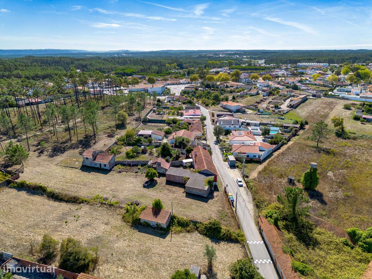 Moradia T4 implantada, num lote de terreno de 1025 m2  em  Martingança - Grande imagem: 4/28