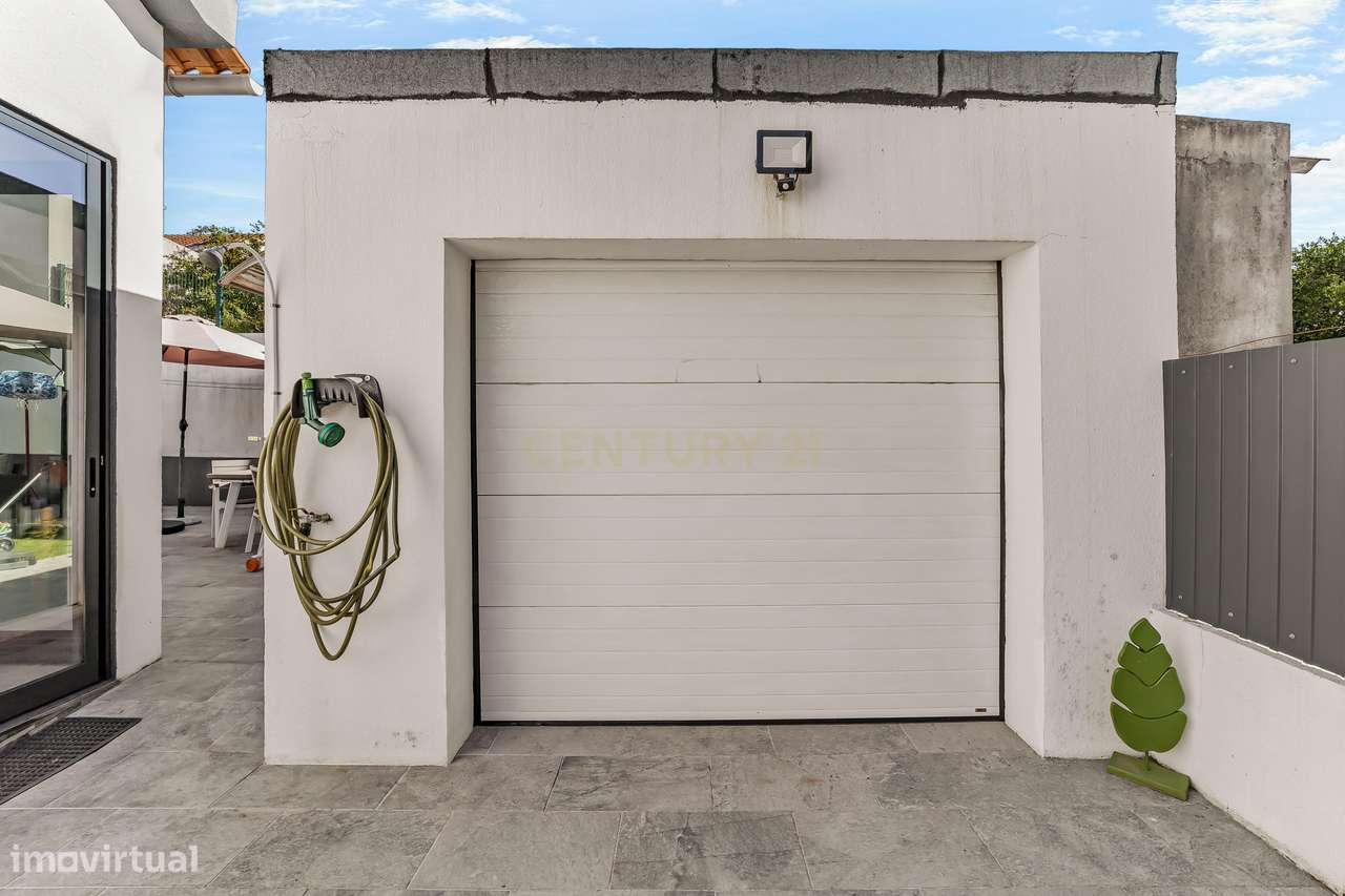 Moradia T3 isolada com garagem, Quinta do Conde-40