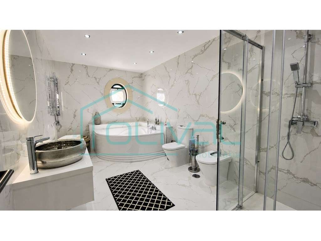 Moradia T4 de Luxo --- Condomínio Belo Jardim-16