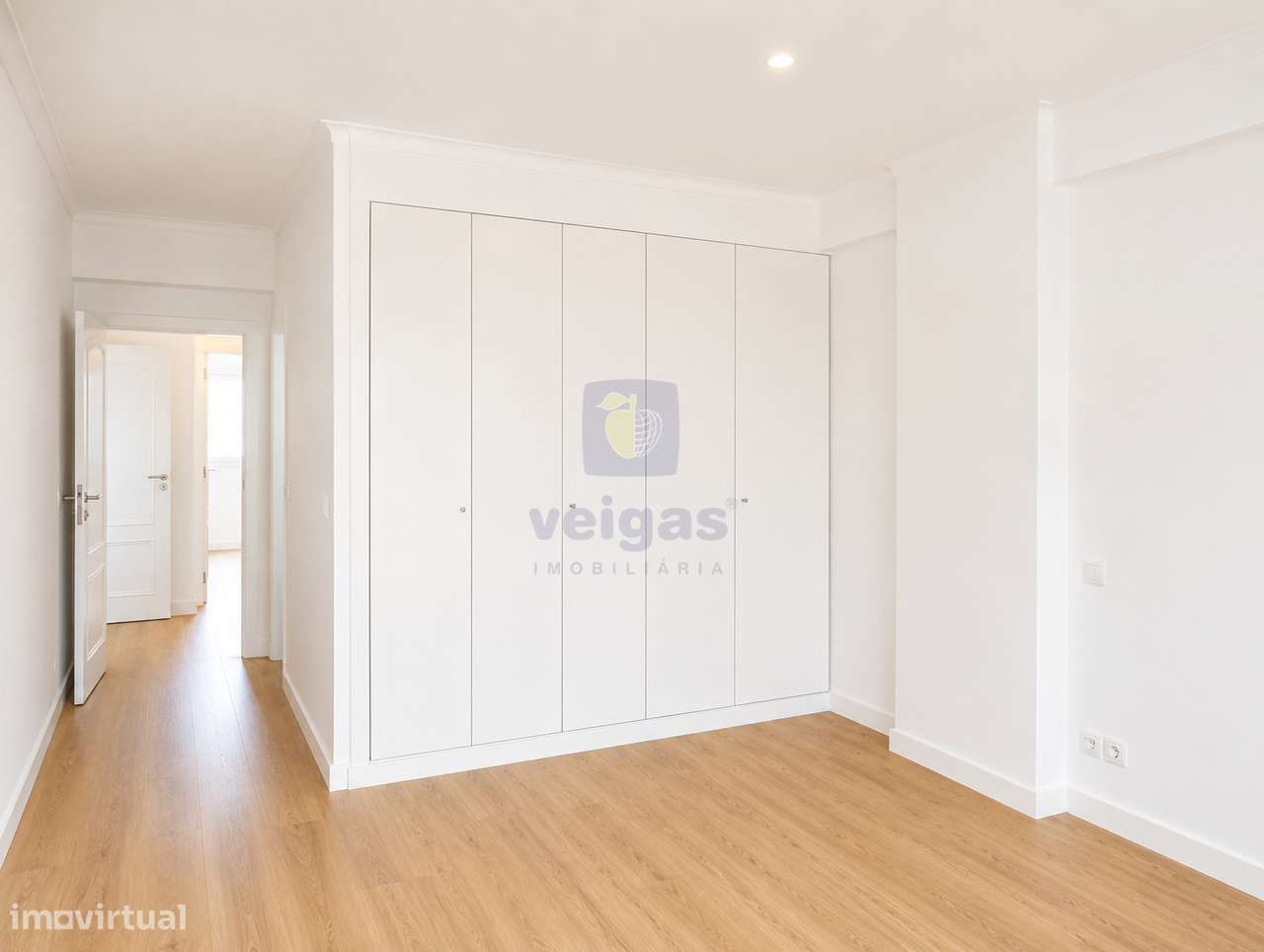 Apartamento T3 Remodelado c/estacionamento na Estrada da Luz-11