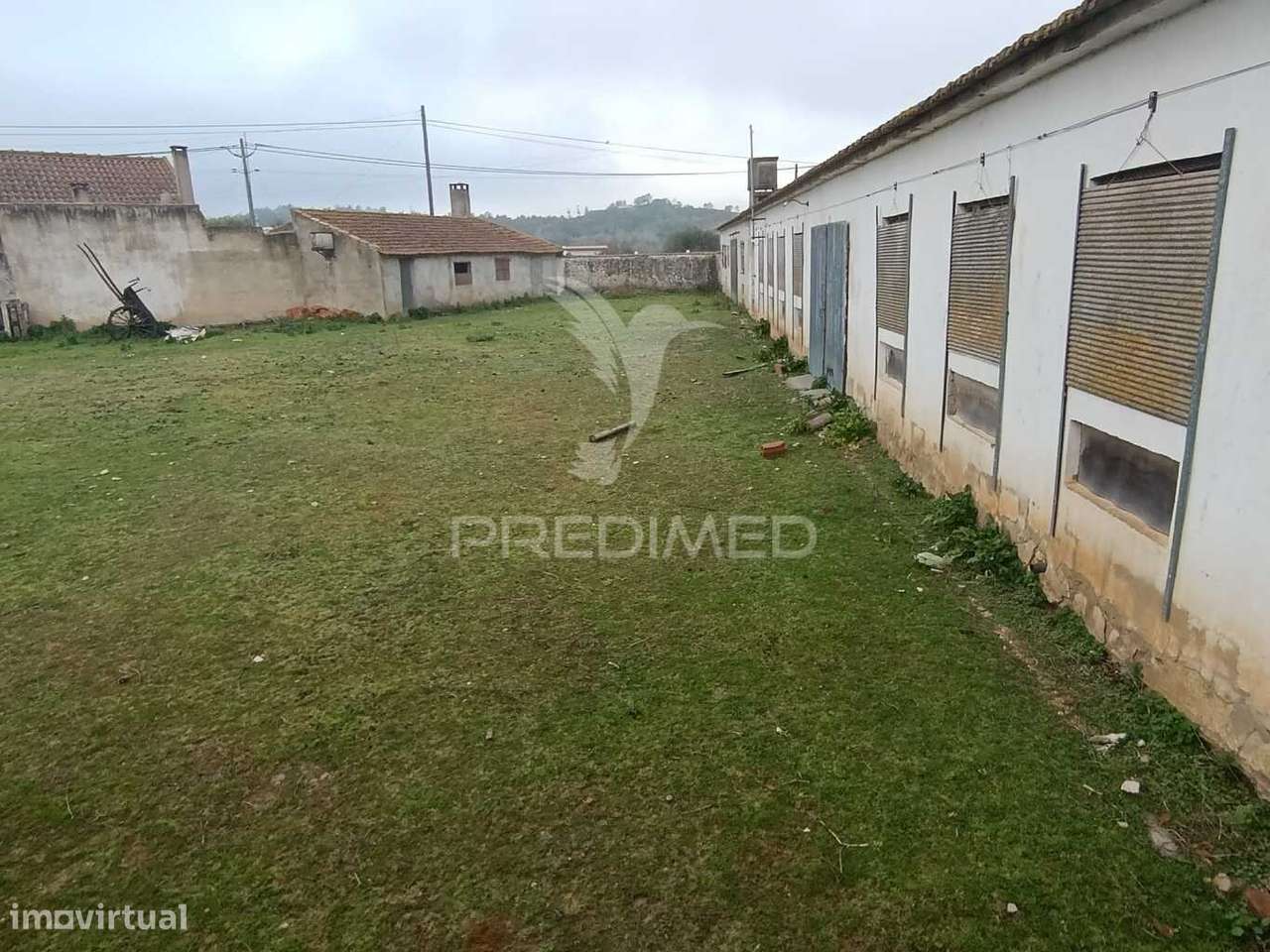 Armazém com terreno urbanizável - Grande imagem: 4/17