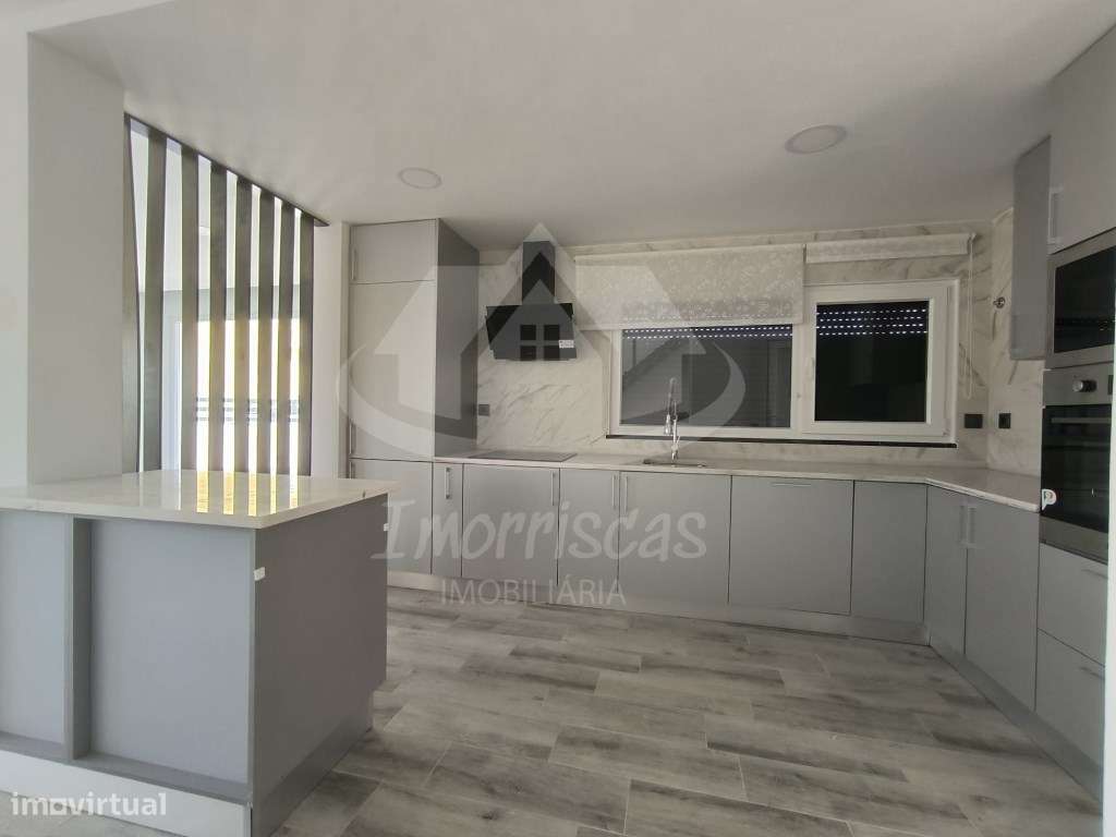 Moradia T3 com piscina, estacionamento e terraço - Fernão Ferro-7