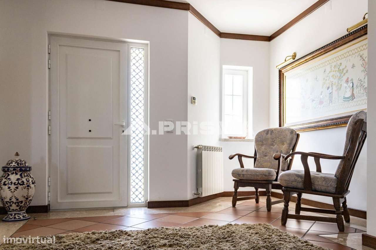 Moradia T5 para Venda em C. Branco-21