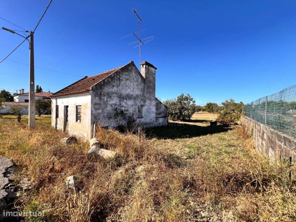 Moradia para recuperar em zona urbana de Tomar - Grande imagem: 4/20