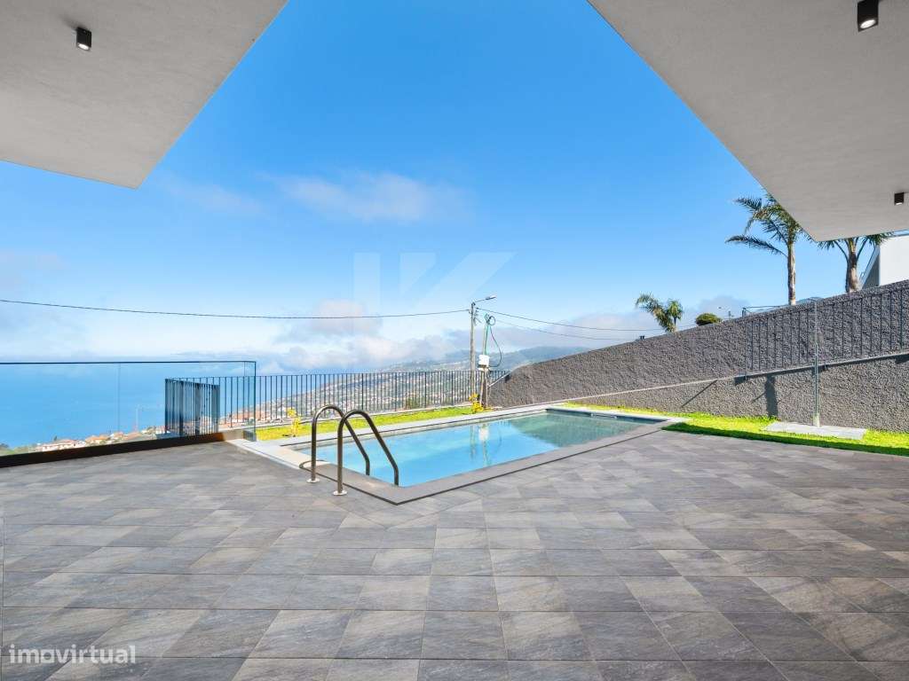 Moradia T3 com Piscina e Vista Mar no Arco da Calheta-22