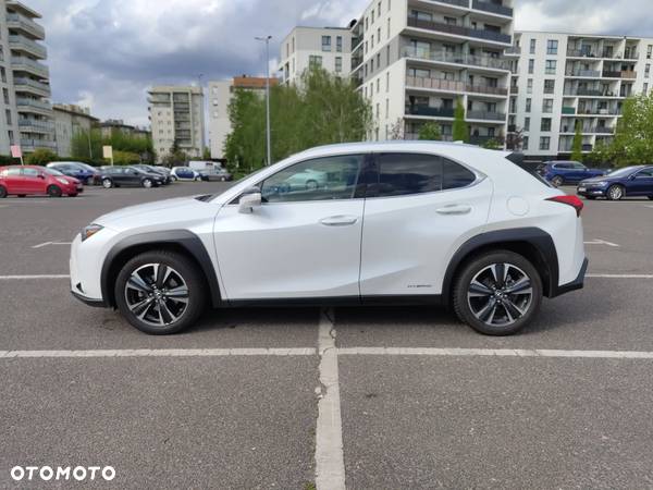 Lexus UX - 4