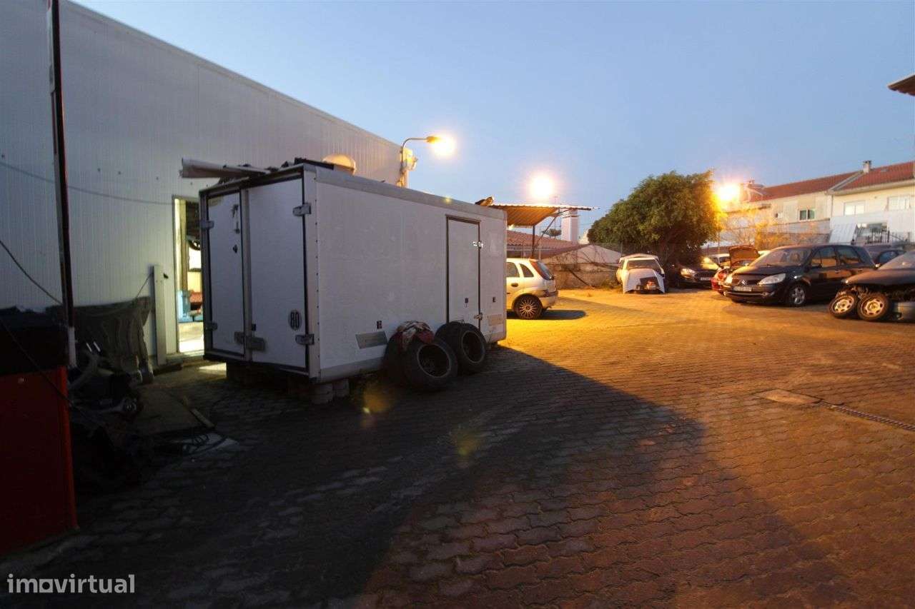 FOROS AMORA - Terreno 925m2 para 2 moradias bifamiliares (4 frações)! - Grande imagem: 5/8