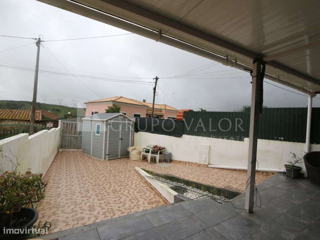 Moradia T1 com logradouro, em Asfamil, Rio de Mouro - Grande imagem: 2/15