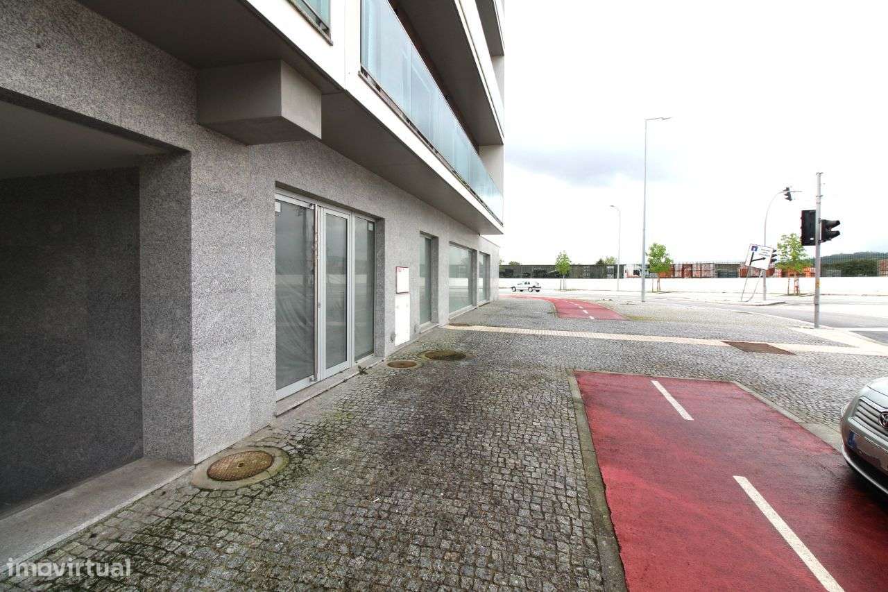 Loja com Excelentes Áreas - Grande imagem: 3/19