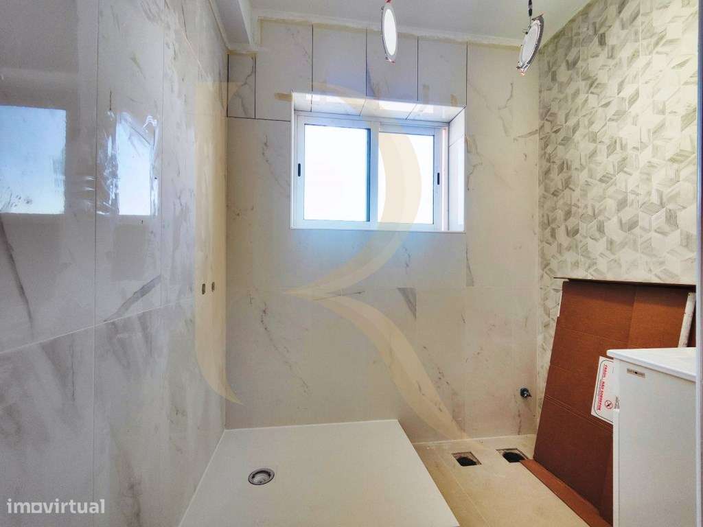 Apartamento T4 remodelado no Laranjeiro - Almada-17