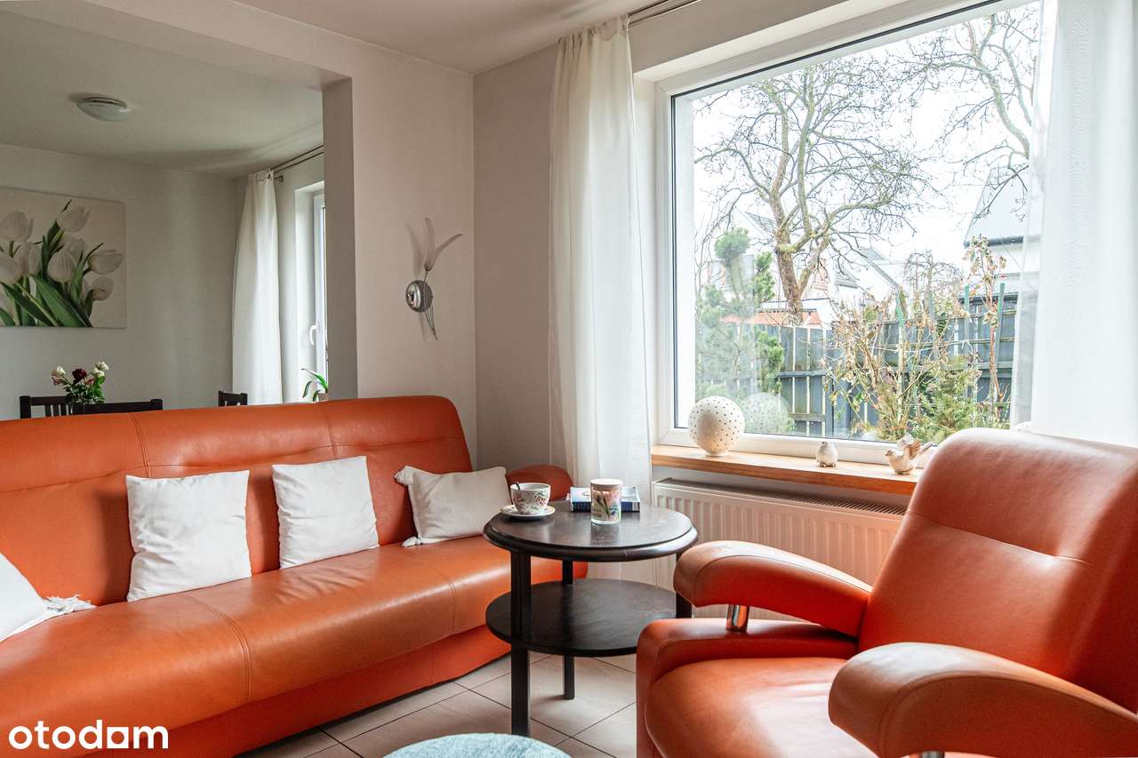 mały biały kameralny domek-12