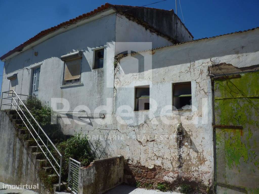 PRÉDIO URBANO COM R/C PARA COMERCIO E 1º ANDAR PARA HABITAÇÃO EM SALIR - Grande imagem: 5/14