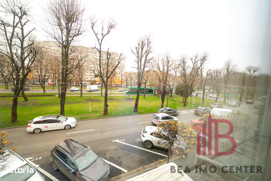 Apartament 3 camere , renovat complet, etaj 1, B-dul Revoluției-0