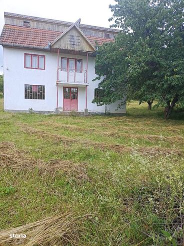 Casa de vacanta cu teren 1.2 ha-1
