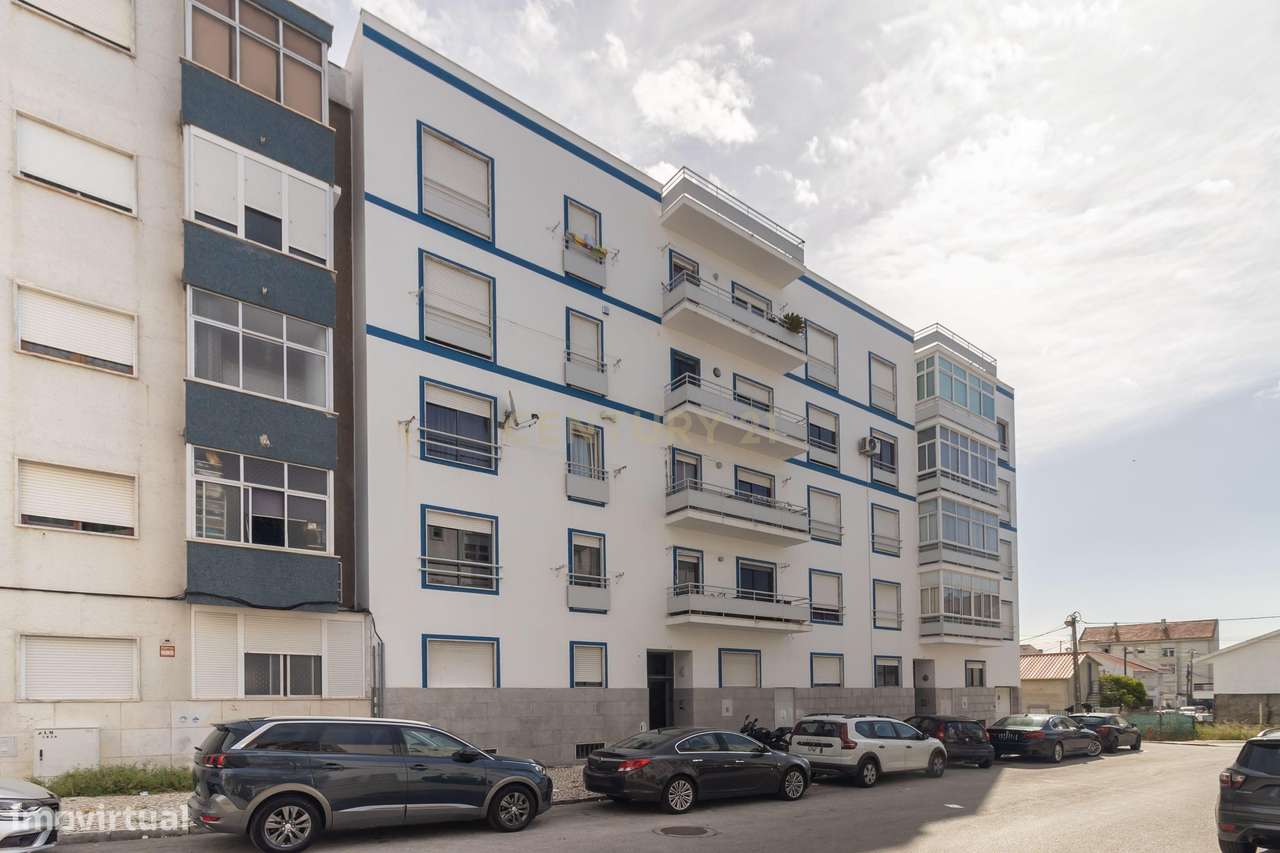 Magnifico T2, no Laranjeiro, perto do Alfeite, construção de 2002, pré-31