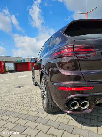 Porsche Cayenne GTS - 16