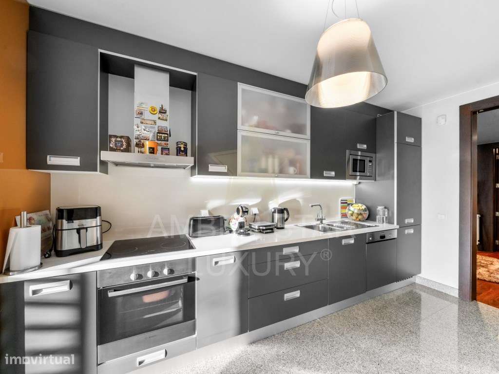 Apartamento T4 como novo, em condomínio de alto padrão-6