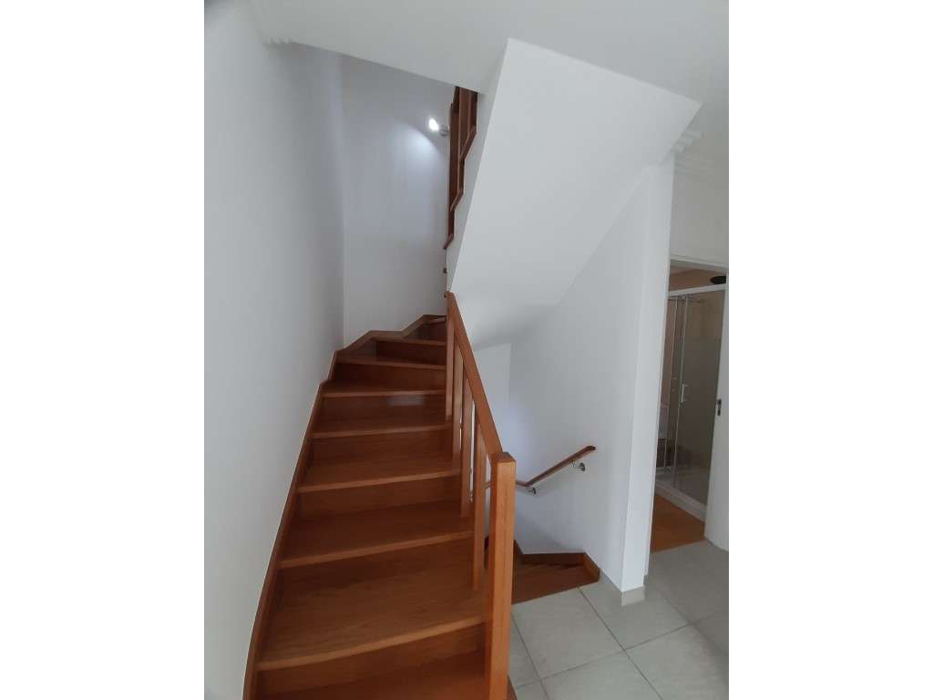 Moradia V3+1 c/vista mar na Ericeira-10