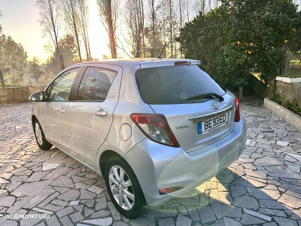 Toyota Yaris 1.4 D-4D Sport+P.Techno +T.Panoramico - 17