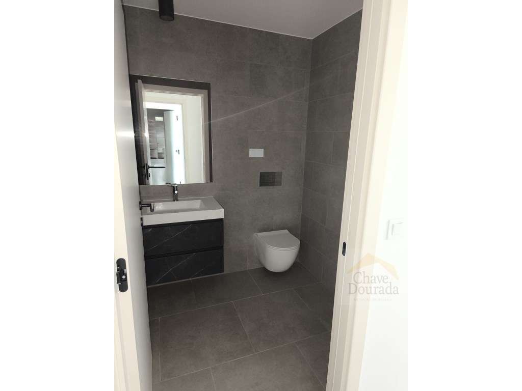 Apartamento T2 de luxo a estrear no Alto de São João-10