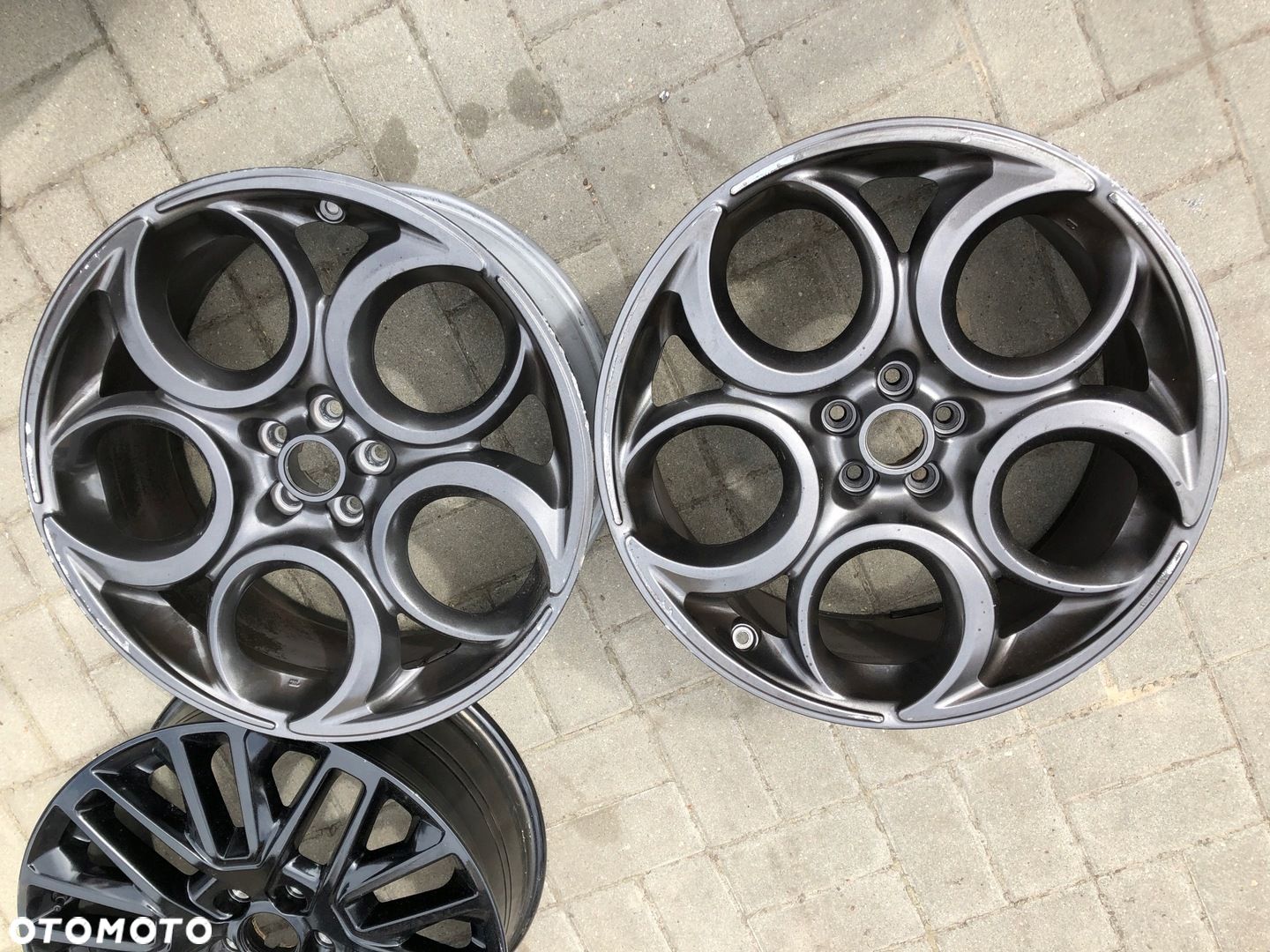 Felga aluminiowa Alfa Romeo OE 4C 8.5" x 19" 5x98 ET 49 - 1