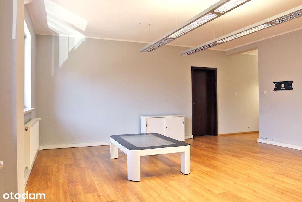 Hala produkcyjno–magazynowa z częścią biurową-18