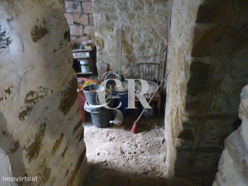 Duas casas habitáveis numa aldeia tradicional de montanha em Alvares,-39