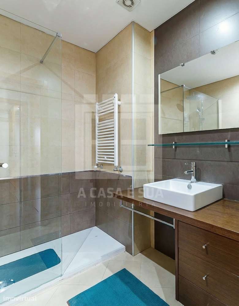 MORADIA T4+1 C/PISCINA EM COND FECHADO 3 FRENTES-27