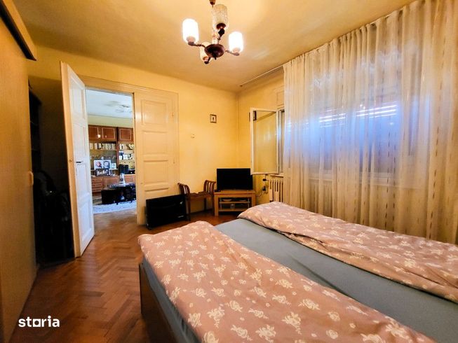 Casa 8 Camere, 3 Apartamente, Singur in curte-13