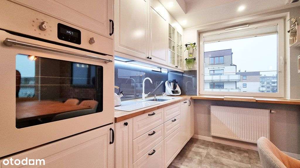 Trzypokojowe, umeblowane na ostatnim piętrze-4