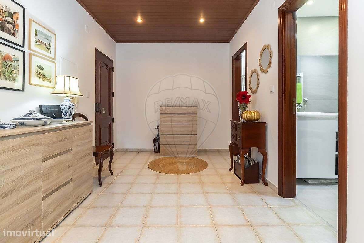 T2 Semi-Remodelado na Torre da Marinha-12