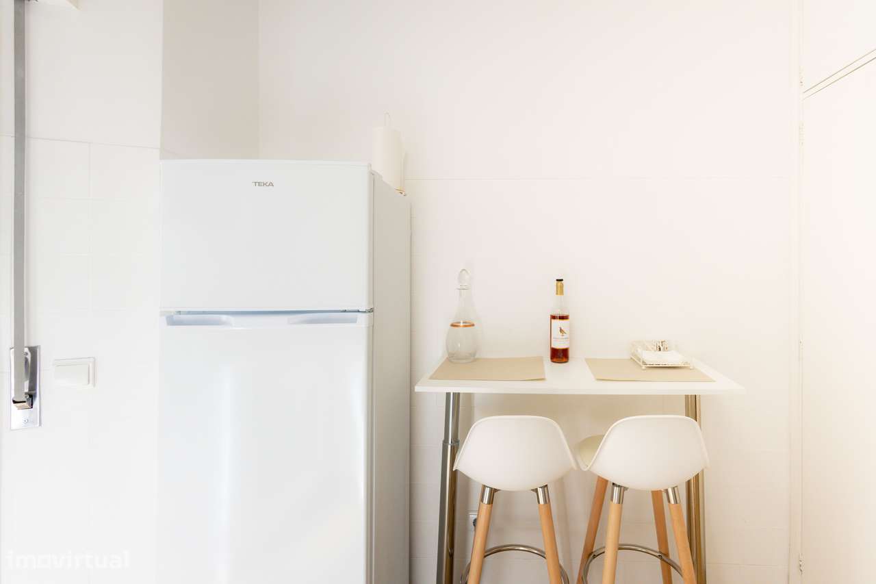 T2 com varanda, garagem e localização central-1